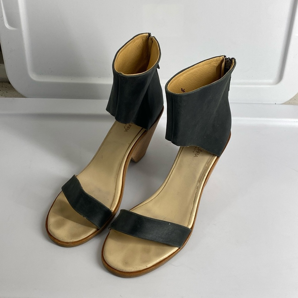 Women’s Koolaburra Sandals, size 11